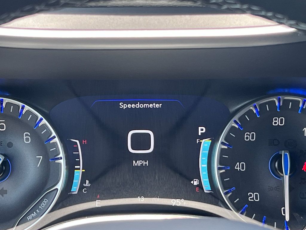New 2027 Chrysler Pacifica Select w/ Family Tech Group FWD image 27