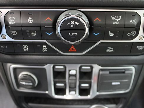 Used 2024 Jeep Wrangler Unlimited Sahara w/ Technology Group AWD/4WD image 60
