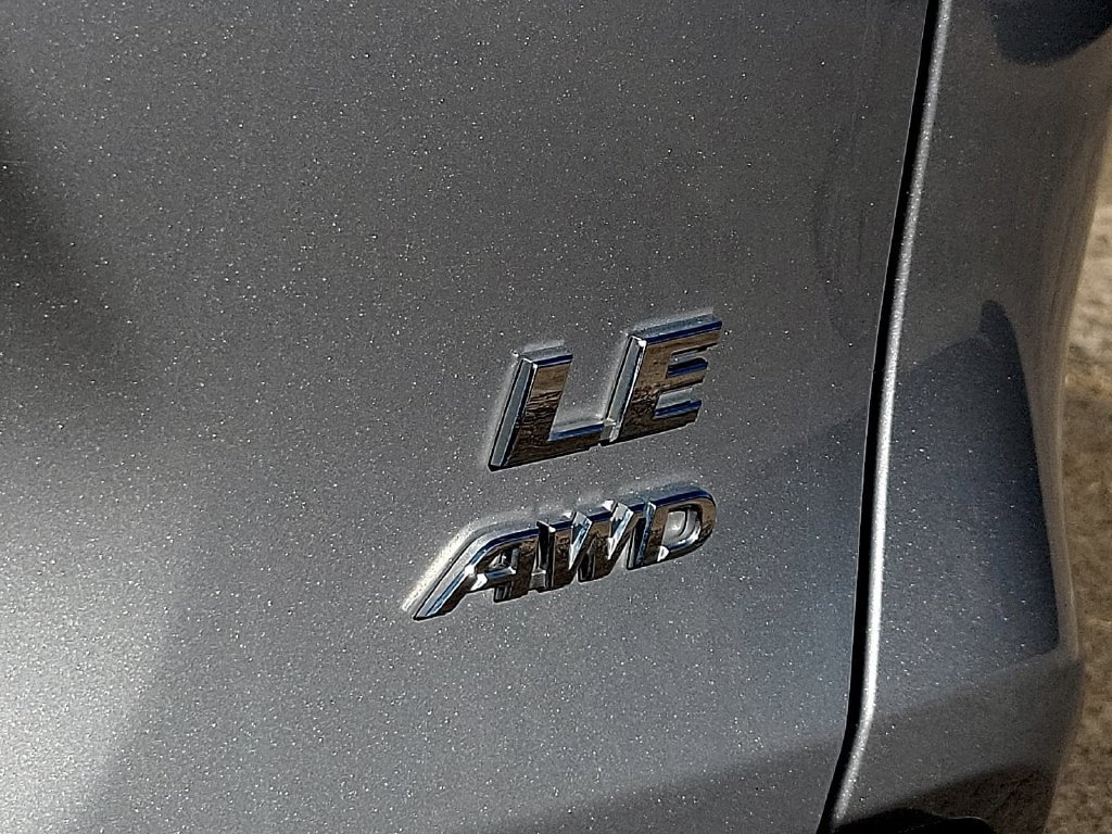 Used 2025 Toyota RAV4 LE AWD/4WD image 8
