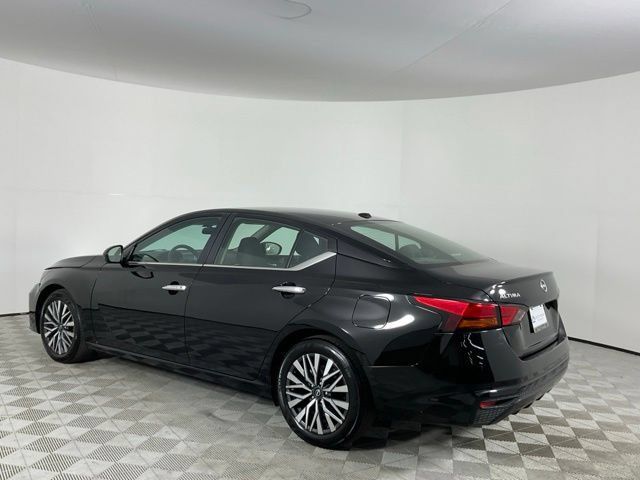 Used 2025 Nissan Altima 2.5 SV FWD image 8