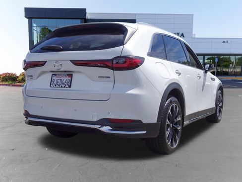 Certified 2024 MAZDA CX-90 Plug-In Hybrid w/ Premium Plus AWD/4WD image 4