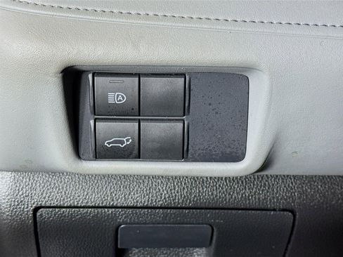 Used 2021 Toyota Highlander XLE image 11