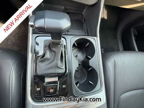 Certified 2025 Kia Carnival EX image 8