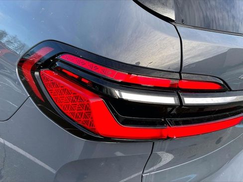 Used 2023 BMW X7 xDrive40i image 23