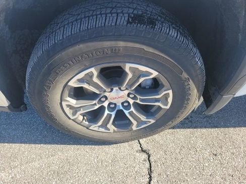 Used 2024 GMC Sierra 1500 SLT image 12