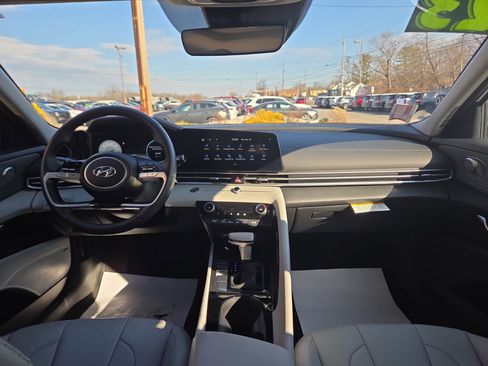 Certified 2023 Hyundai Elantra Limited image 14