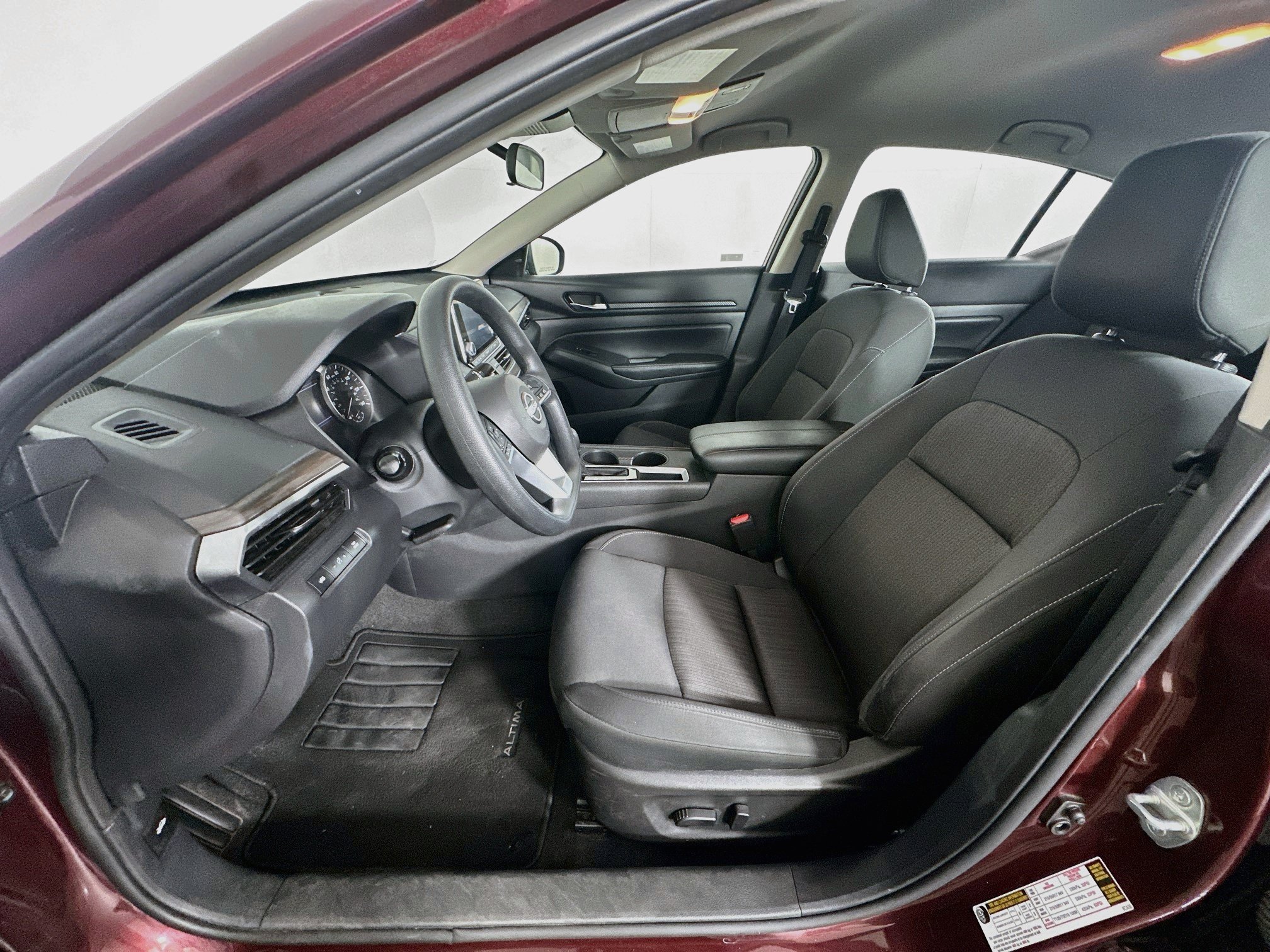 Used 2025 Nissan Altima 2.5 SV FWD image 13