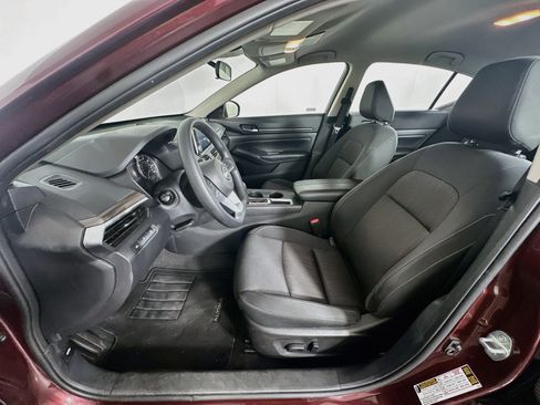 Used 2025 Nissan Altima 2.5 SV FWD image 13