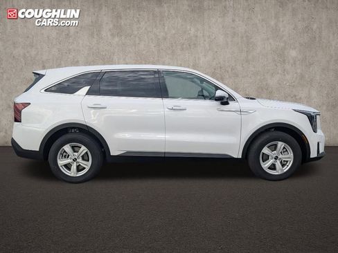 New 2025 Kia Sorento LX image 9