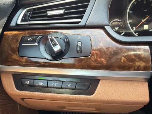 Used 2015 BMW 750Li xDrive w/ Executive Package AWD/4WD image 15