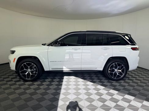 Used 2024 Jeep Grand Cherokee Summit AWD/4WD image 3