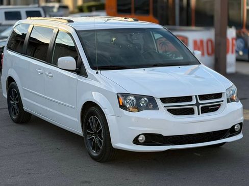 Used 2017 Dodge Grand Caravan GT image 2