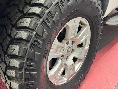 Used 2017 Nissan Titan SV RWD image 10