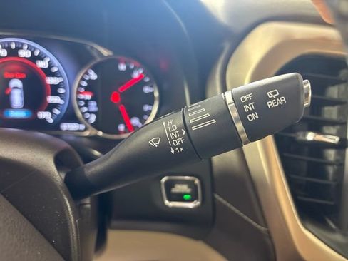 Used 2018 GMC Acadia Denali w/ Technology Package AWD/4WD image 10