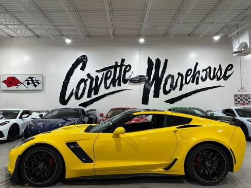 Used 2016 Chevrolet Corvette Z06 w/ 3LZ Preferred Equipment Group RWD image 2
