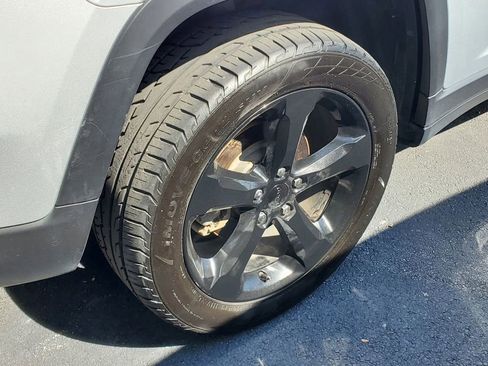 Used 2022 Jeep Grand Cherokee Altitude image 5