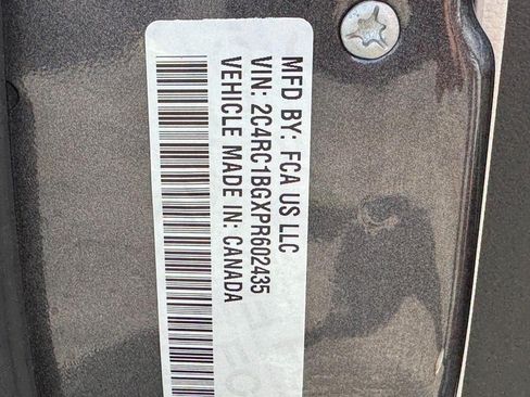 Used 2023 Chrysler Pacifica Touring-L FWD image 28