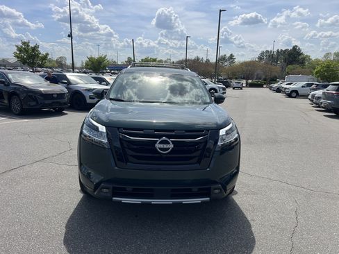 Certified 2024 Nissan Pathfinder Platinum w/ Lighting Package (N92) image 2