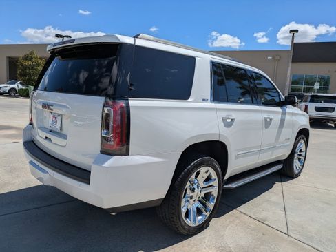 Used 2020 GMC Yukon SLT w/ Premium Edition image 2