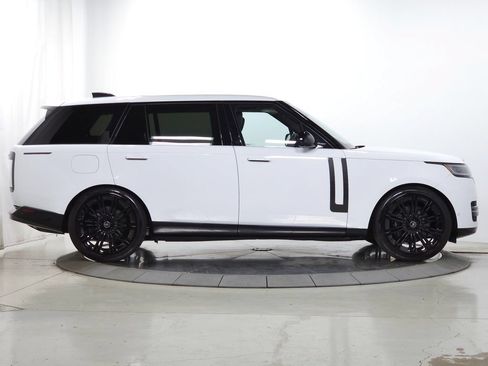 Certified 2025 Land Rover Range Rover Long Wheelbase SE AWD/4WD image 9