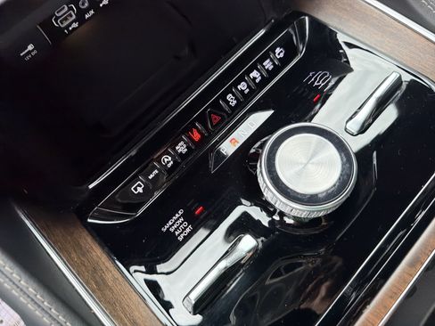 Certified 2025 Jeep Grand Wagoneer 4WD image 32