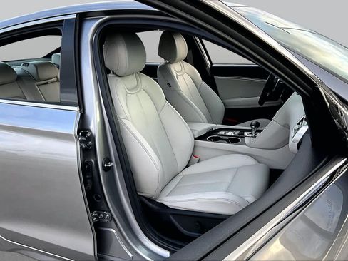 Used 2025 Genesis G70 2.5T RWD image 18