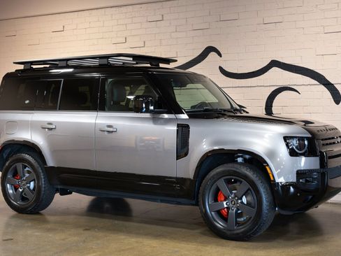 Used 2024 Land Rover Defender 110 X AWD/4WD image 3