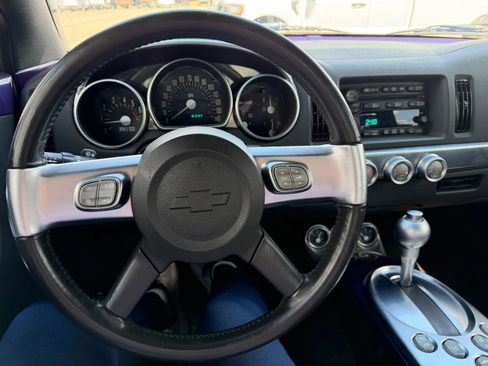 Used 2004 Chevrolet SSR w/ Preferred Equipment Group image 10