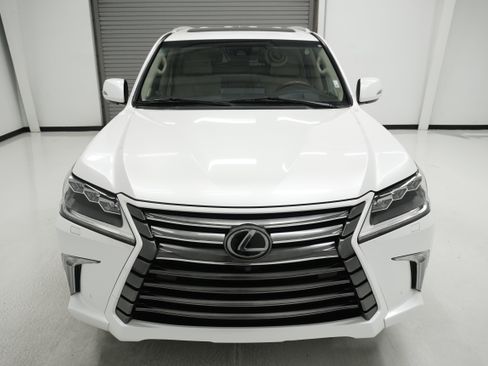 Used 2019 Lexus LX 570 4WD w/ Luxury Package image 2