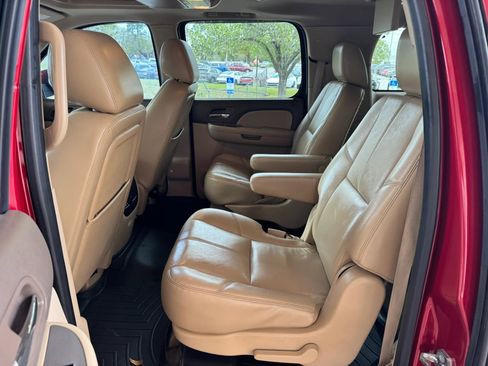 Used 2013 Chevrolet Suburban LT image 15