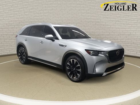 Used 2024 MAZDA CX-90 Plug-In Hybrid w/ Premium Pkg image 3