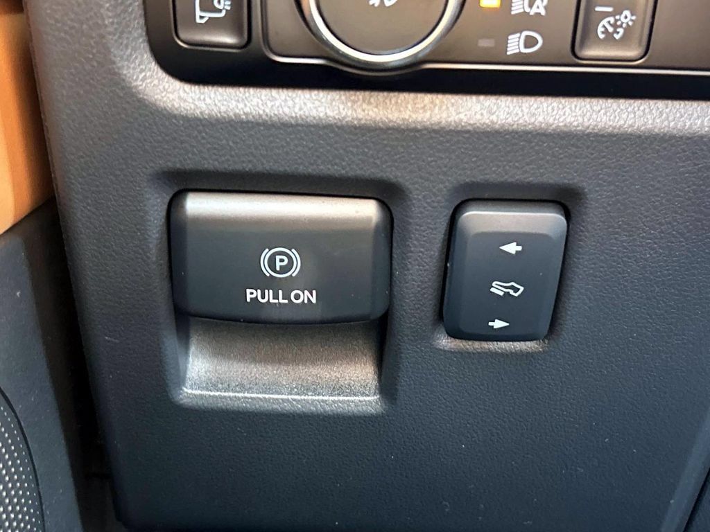 Used 2024 Ford Expedition Max Platinum AWD/4WD image 29
