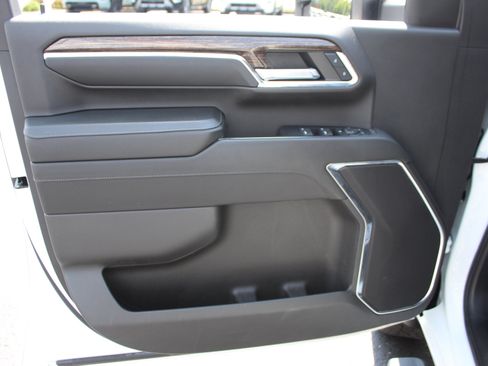 Used 2024 GMC Sierra 2500 SLE w/ SLE Value Package; AWD/4WD image 12