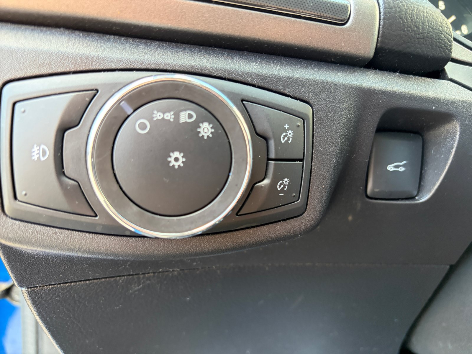 Used 2017 Ford Fusion S w/ Equipment Group 101A FWD image 31
