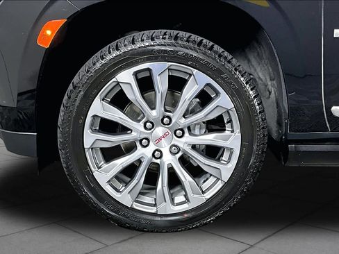 Used 2024 GMC Yukon Denali RWD image 11