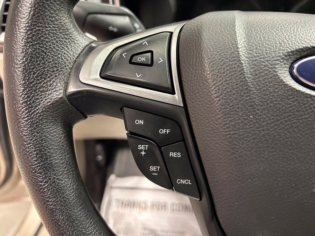 Used 2017 Ford Fusion SE FWD image 12