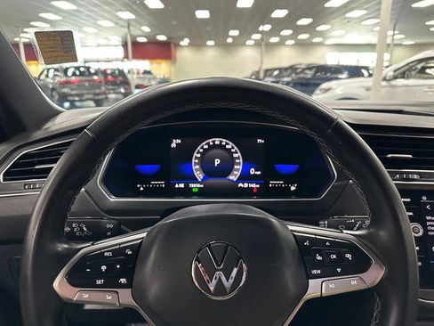 Used 2022 Volkswagen Tiguan SE FWD image 17