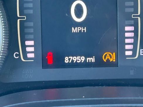 Used 2019 Jeep Cherokee Latitude w/ Popular Appearance Group image 21