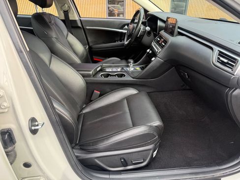 Used 2025 Genesis G70 2.5T RWD image 15