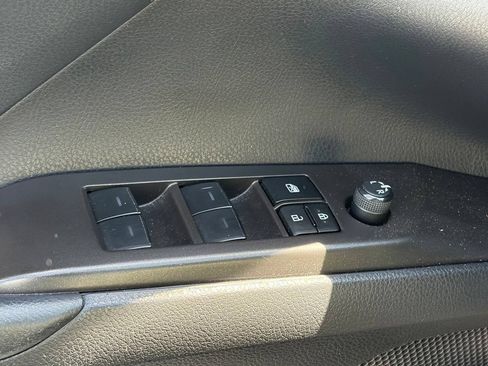 Used 2023 Toyota Camry SE FWD image 6