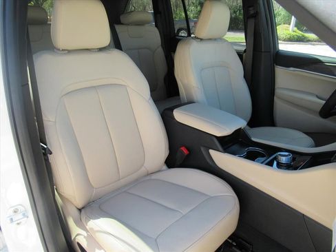 New 2026 Jeep Grand Cherokee Limited w/ Luxury Tech Group II RWD image 8