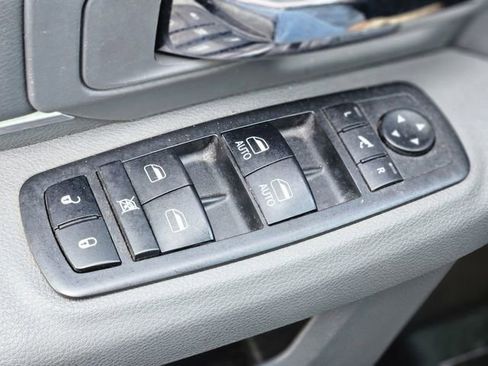 Used 2019 RAM 1500 Classic SLT w/ Luxury Group image 21