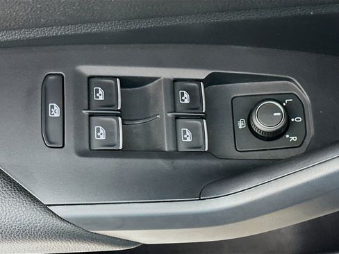 Used 2021 Volkswagen Jetta SE w/ SE Cold Weather Package image 15