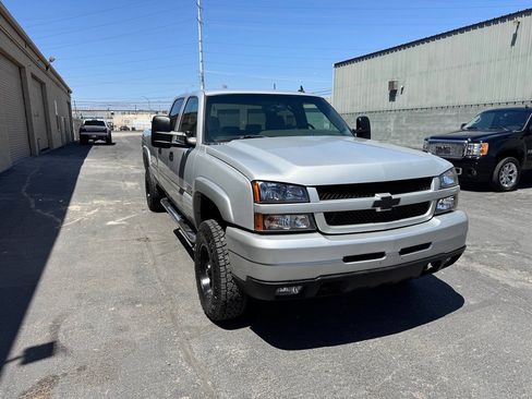 Used 2006 Chevrolet Silverado 3500 LT w/ Heavy-Duty Power Package AWD/4WD image 13