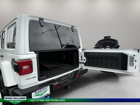 Used 2022 Jeep Wrangler Unlimited Sahara w/ Cold Weather Group image 37