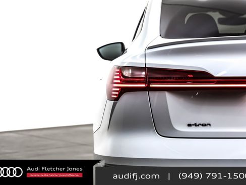 Used 2023 Audi e-tron Prestige w/ Prestige Package image 15