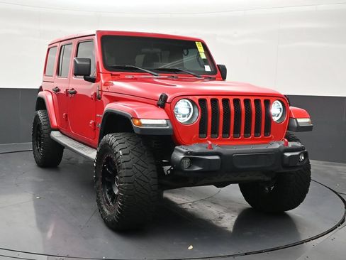 Used 2018 Jeep Wrangler Unlimited Sahara w/ LED Lighting Group AWD/4WD image 8