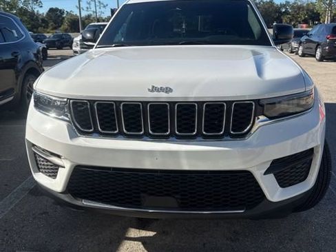 Used 2025 Jeep Grand Cherokee Laredo X image 4