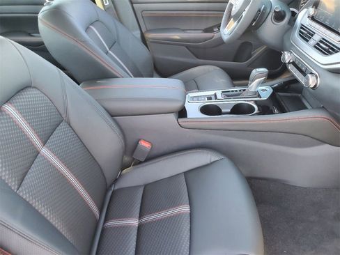 New 2025 Nissan Altima 2.5 SR image 29