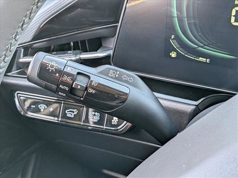 Used 2023 Kia Niro SX Touring FWD image 15